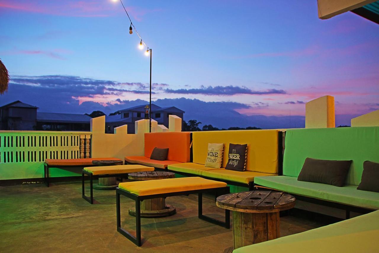Antwet Backpacker's Inn&Rooftop Bar Dumaguete City Exterior foto