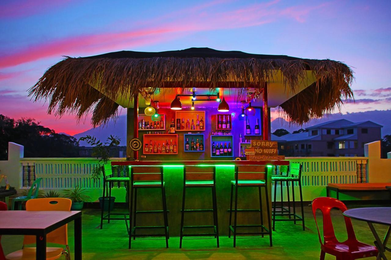Antwet Backpacker's Inn&Rooftop Bar Dumaguete City Exterior foto