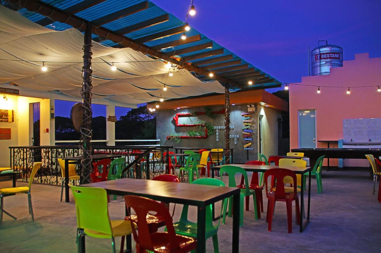 Antwet Backpacker's Inn&Rooftop Bar Dumaguete City Exterior foto